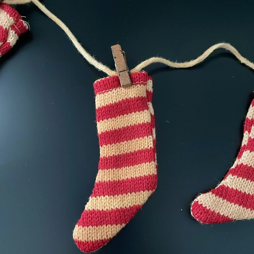 Primitive Stocking Garland